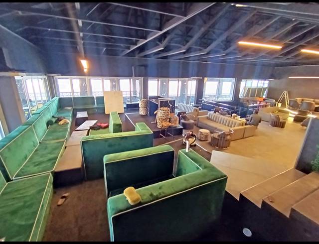 890M² BUILDING FOR SALE IN MELVILLE